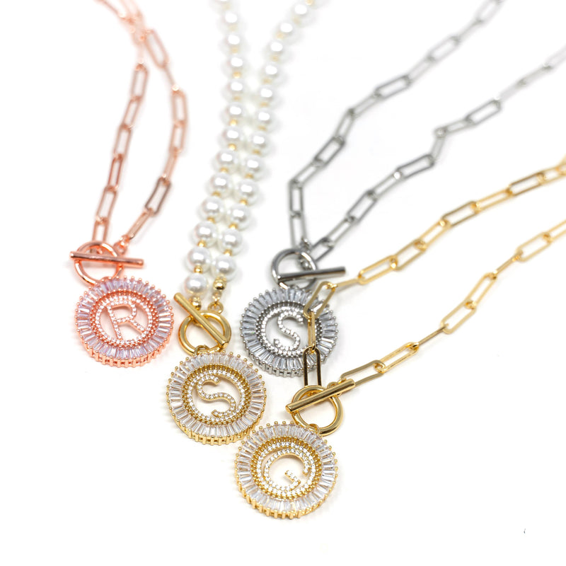 Paperclip Chain Radiant Initial Necklace: Gold / T